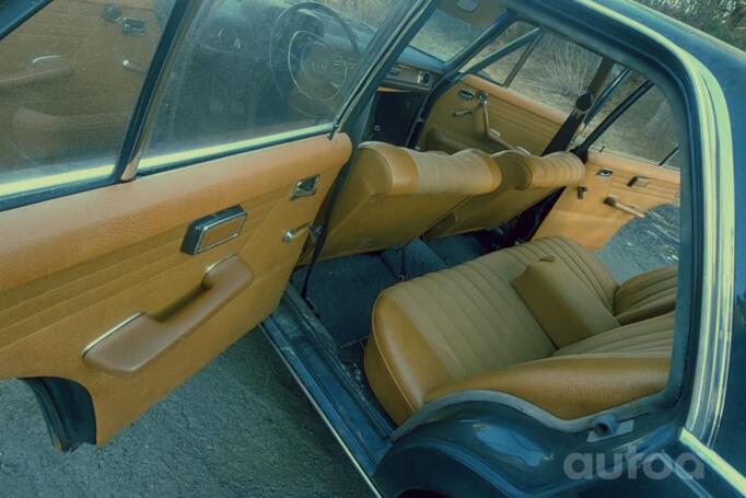 Mercedes-Benz W114 1 generation