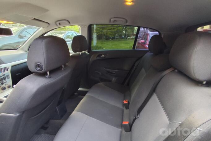 Opel Astra H Hatchback