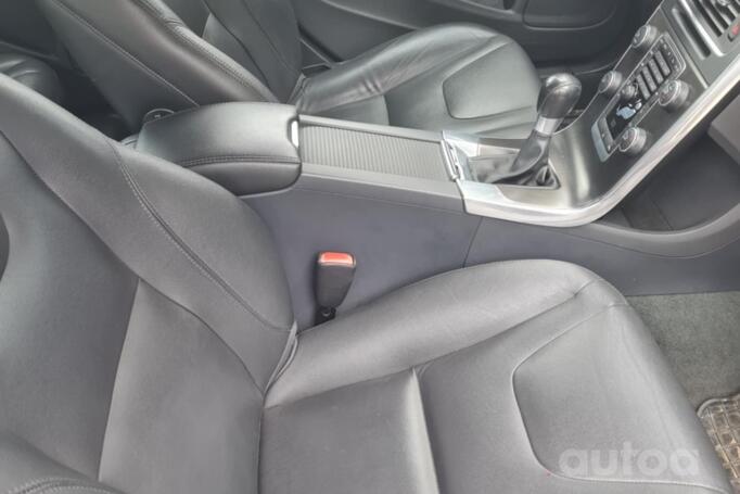 Volvo V60 1 generation [restyling] wagon 5-doors