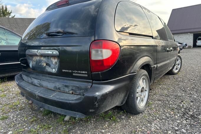 Chrysler Town & Country 4 generation [restyling]