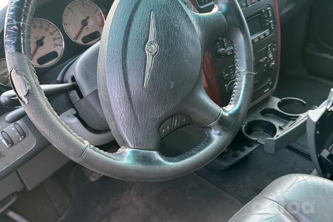 Chrysler Town & Country 4 generation [restyling]