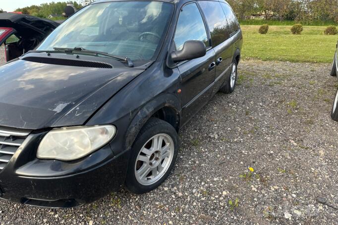 Chrysler Town & Country 4 generation [restyling]