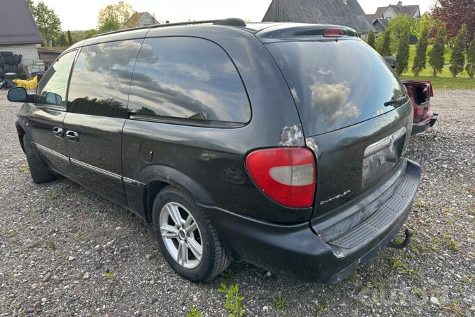 Chrysler Town & Country 4 generation [restyling]