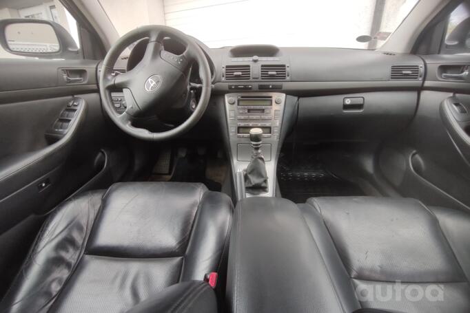Toyota Avensis 2 generation wagon