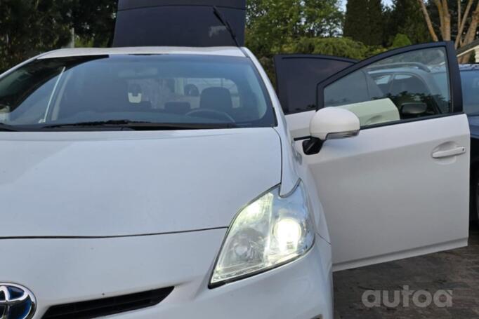 Toyota Prius 3 generation [restyling] Hatchback
