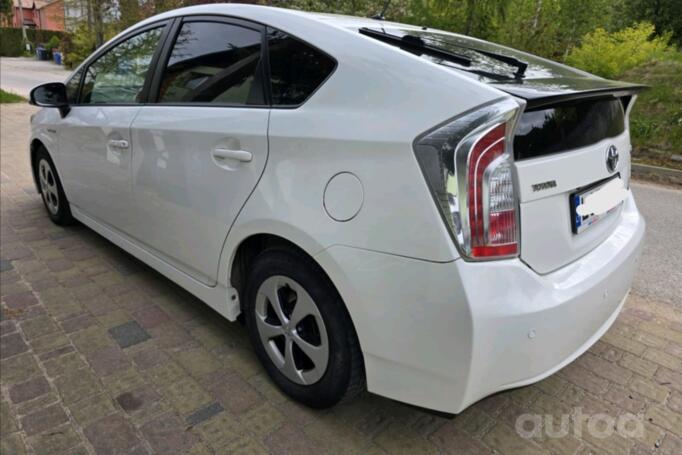 Toyota Prius 3 generation [restyling] Hatchback