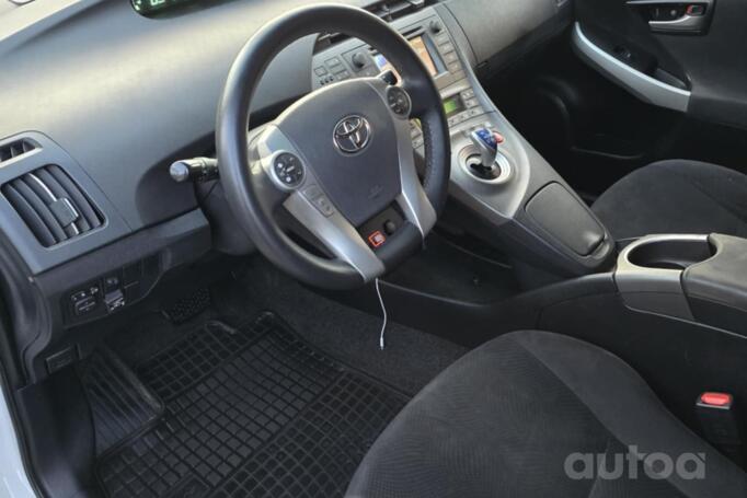 Toyota Prius 3 generation [restyling] Hatchback