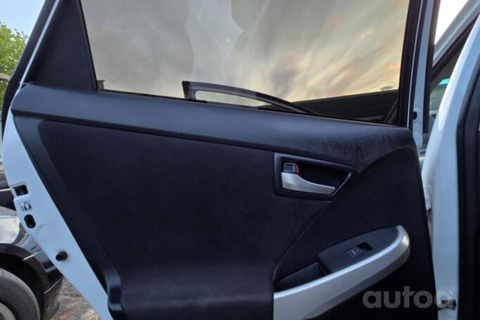 Toyota Prius 3 generation [restyling] Hatchback