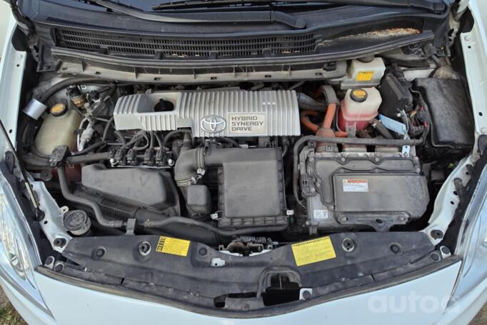 Toyota Prius 3 generation [restyling] Hatchback