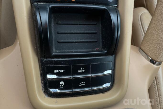 Porsche Cayenne 958 Crossover