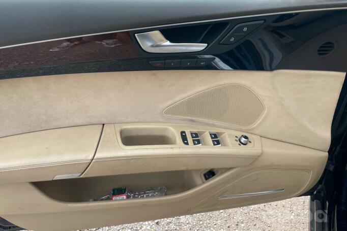 Audi A8 D4/4H Sedan