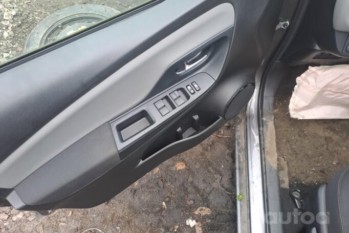 Toyota Yaris 3 generation [2th restyling]