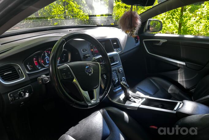 Volvo S60 2 generation [restyling] Sedan 4-doors