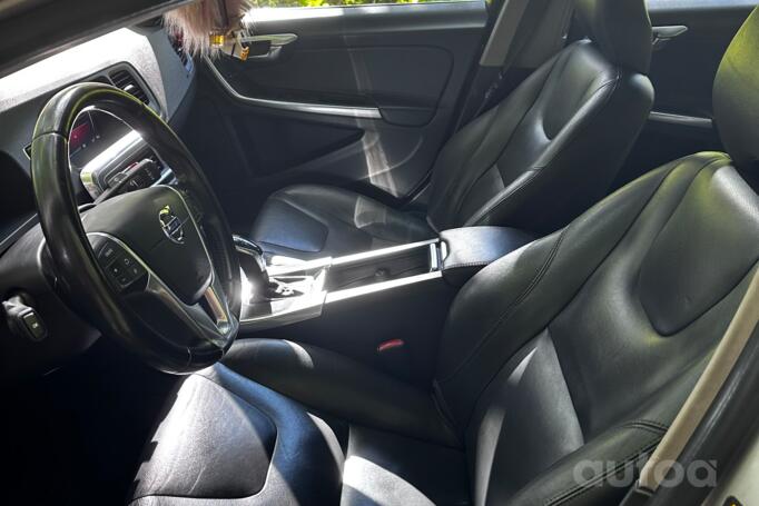 Volvo S60 2 generation [restyling] Sedan 4-doors