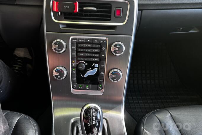 Volvo S60 2 generation [restyling] Sedan 4-doors