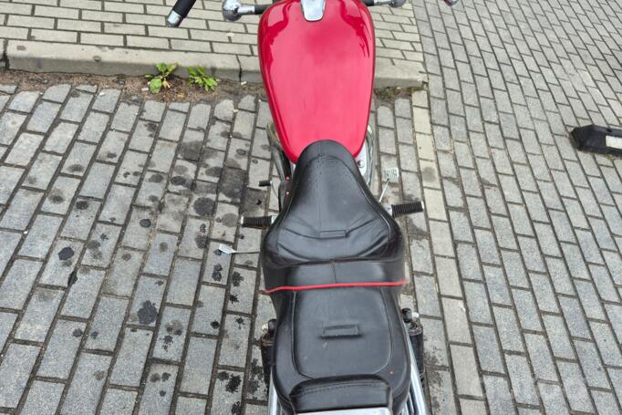 Suzuki Intruder