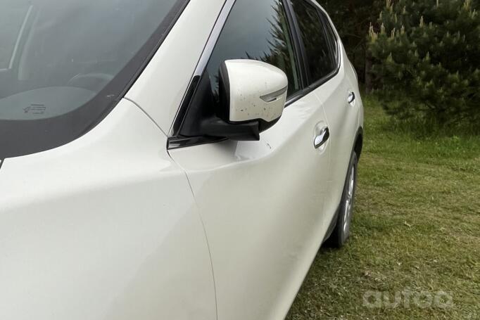 Nissan X-Trail T32 Crossover