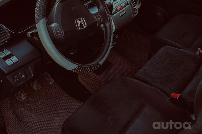 Honda FR-V 1 generation Minivan