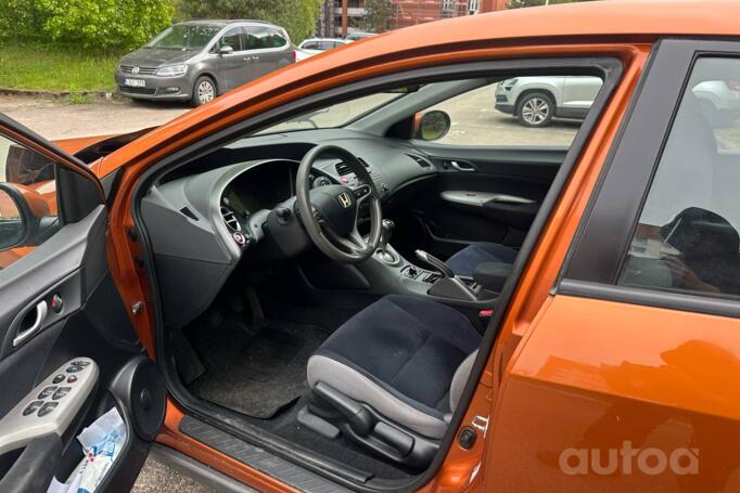 Honda Civic 8 generation Hatchback 5-doors