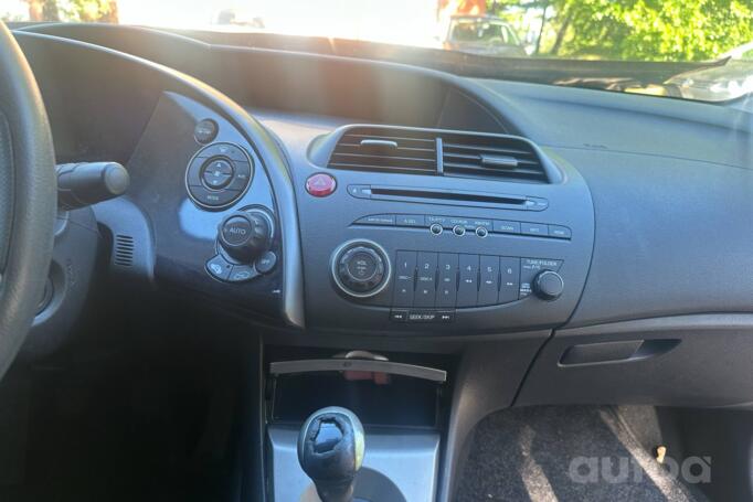 Honda Civic 8 generation Hatchback 5-doors