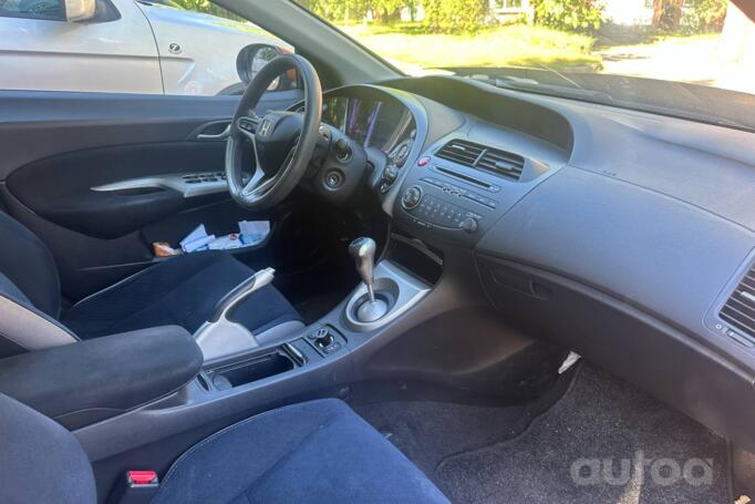Honda Civic 8 generation Hatchback 5-doors