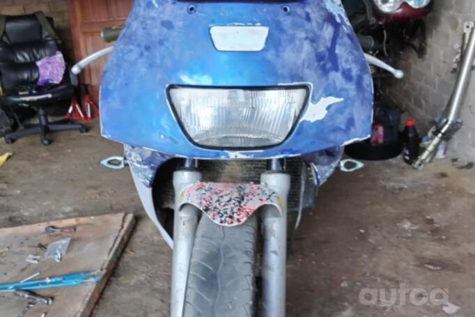 Yamaha FZR