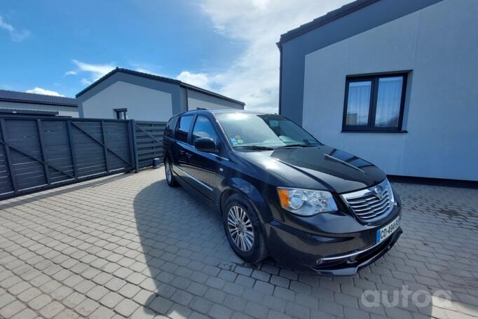 Lancia Voyager [restyling]