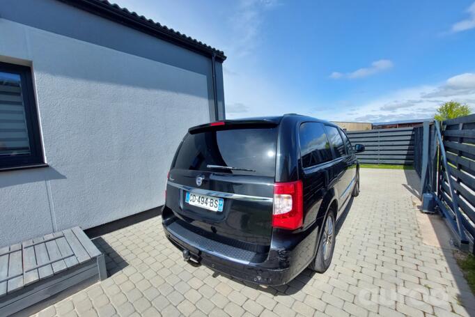 Lancia Voyager [restyling]