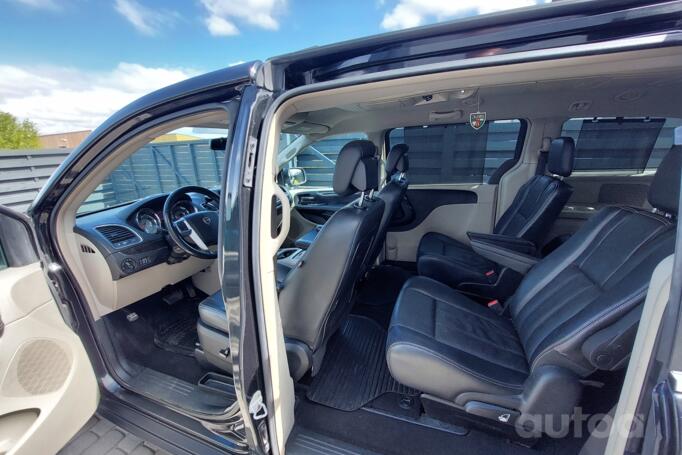 Lancia Voyager [restyling]