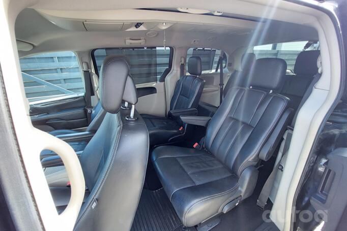 Lancia Voyager [restyling]