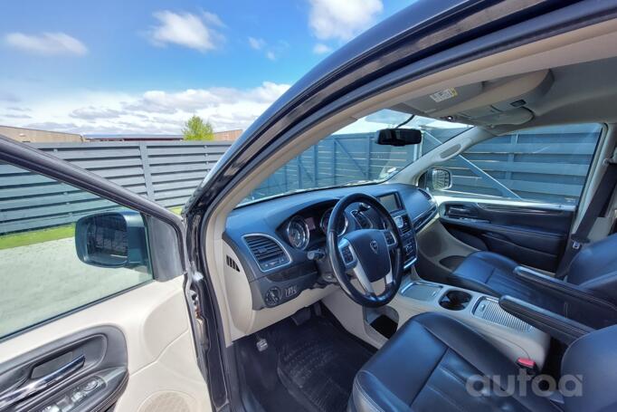 Lancia Voyager [restyling]