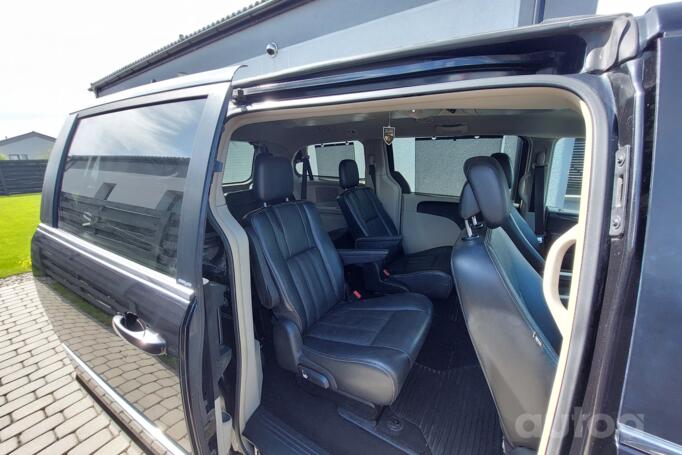 Lancia Voyager [restyling]