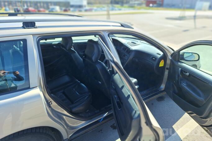 Volvo V70 2 generation wagon