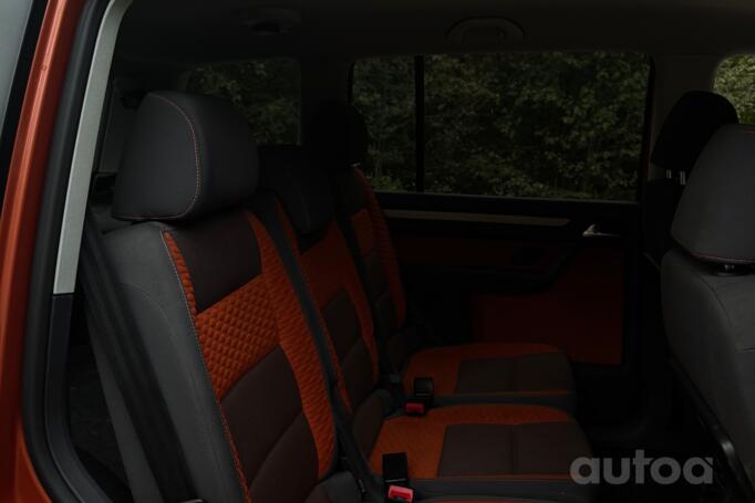 Volkswagen Touran 1 generation [restyling] Cross minivan 5-doors