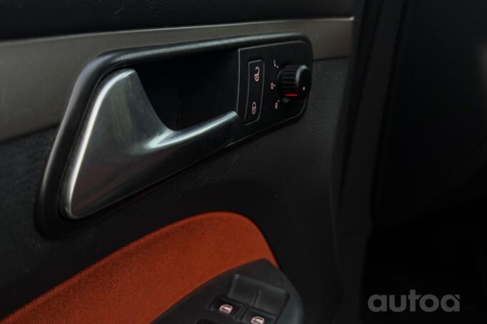 Volkswagen Touran 1 generation [restyling] Cross minivan 5-doors
