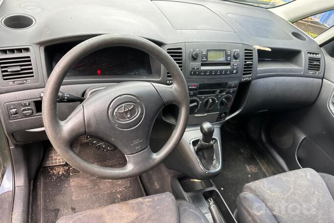Toyota Corolla Verso 1 generation Minivan