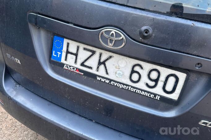 Toyota Corolla Verso 1 generation Minivan