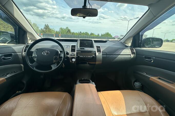 Toyota Prius 2 generation Hatchback