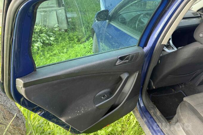 Volkswagen Passat B6 wagon 5-doors