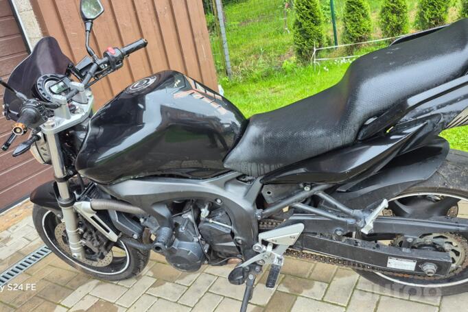 Yamaha FZ