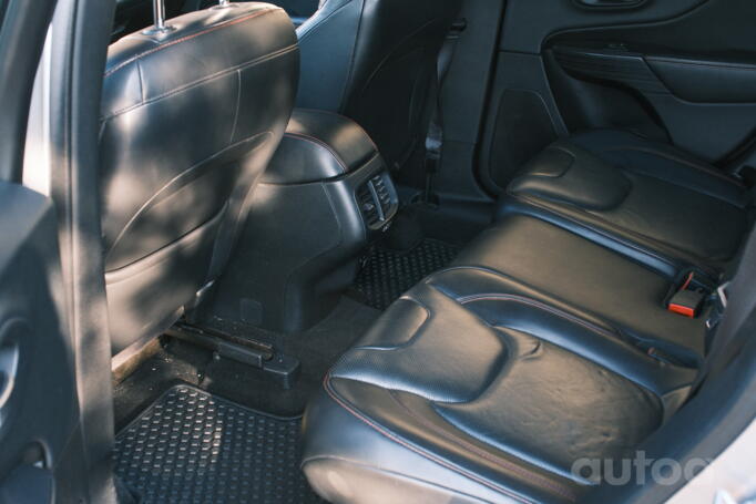 Jeep Cherokee KL SUV 5-doors