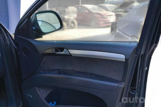 Audi Q7 4L Crossover