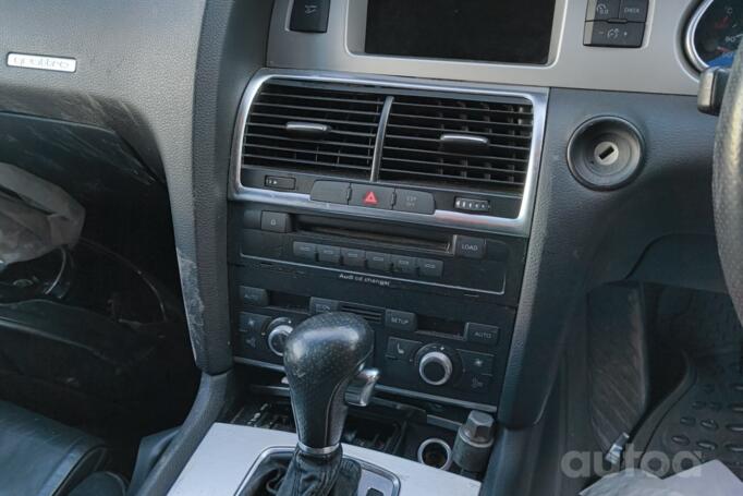 Audi Q7 4L Crossover