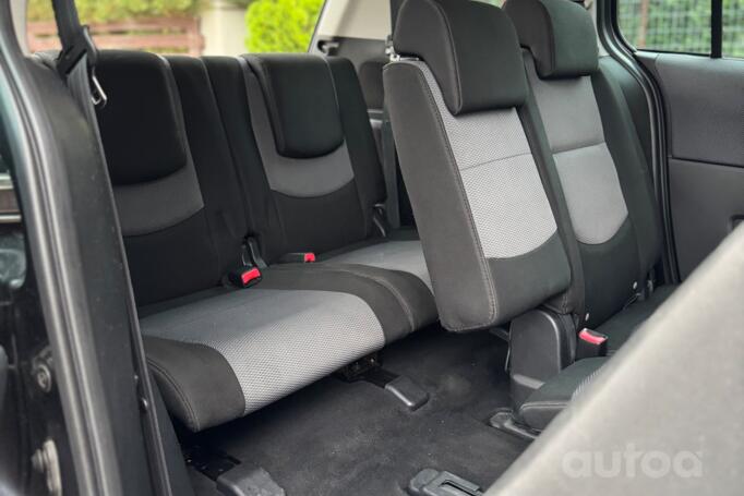 Mazda 5 CR Minivan