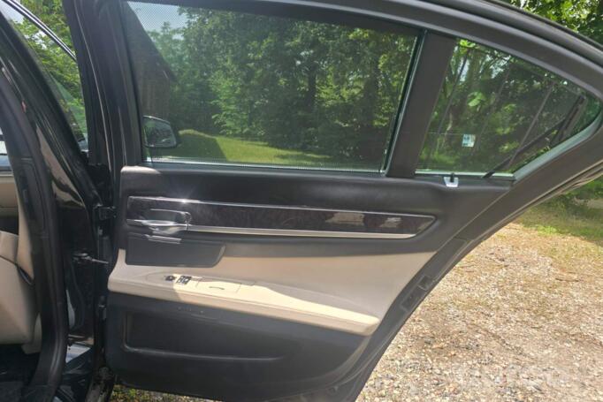 BMW 7 Series F01/F02 Sedan