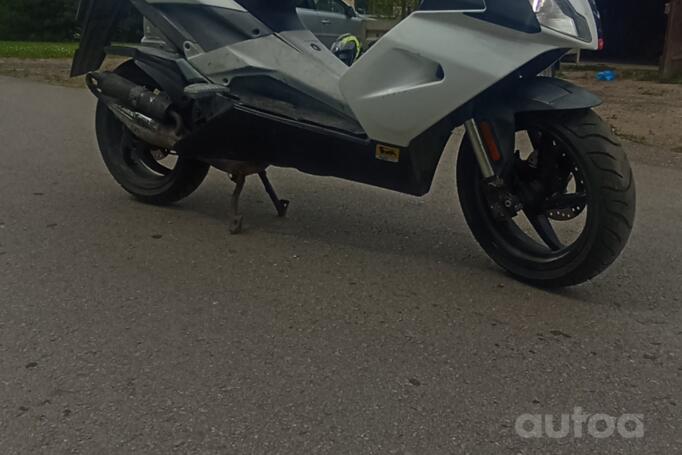 Aprilia SR