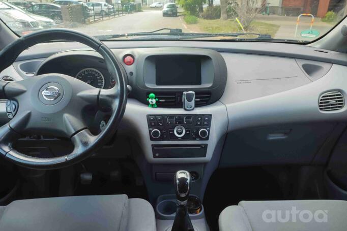 Nissan Almera Tino