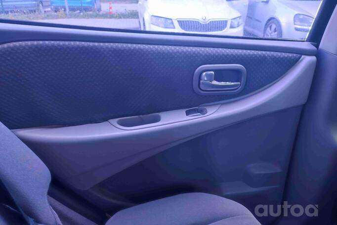 Nissan Almera Tino