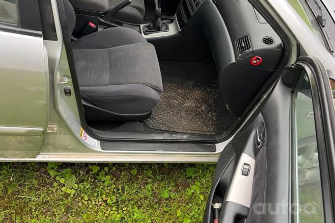 Toyota Corolla E120 Hatchback 5-doors