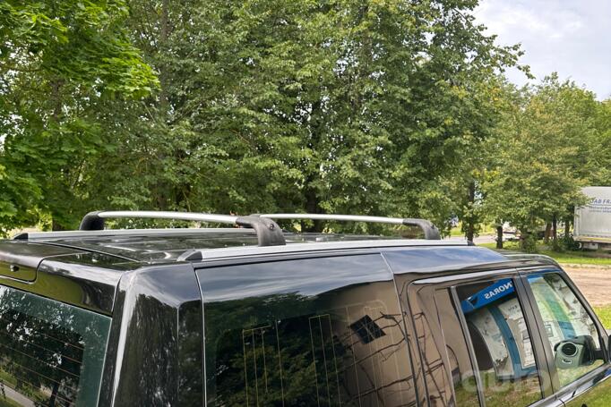 Land Rover Discovery 4 generation SUV